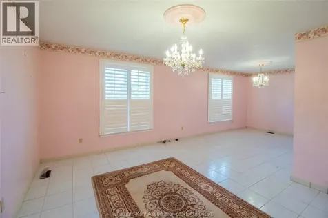 8 Regal Place Chatham ON N7M 5P5