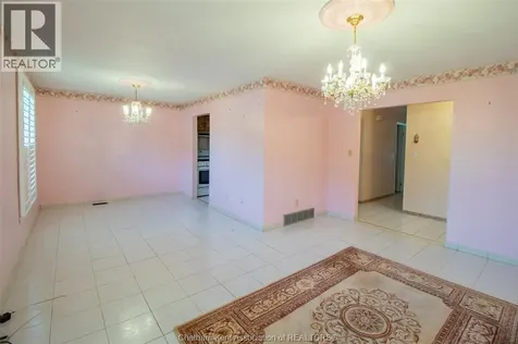 8 Regal Place Chatham ON N7M 5P5