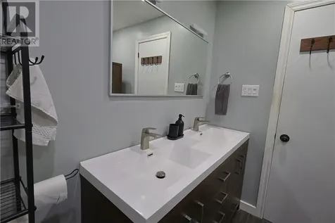 12 Downsview Crescent Ottawa ON K2G 0A5