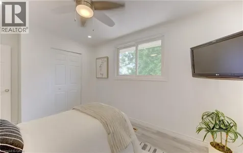 55 Southwood Drive Kitchener ON N2E 2E6
