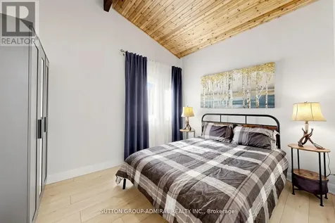 28 Timcourt Drive Tiny ON L9M 0B9