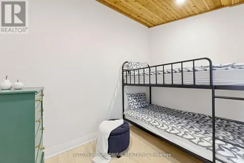 28 Timcourt Drive Tiny ON L9M 0B9