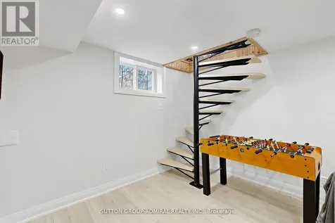 28 Timcourt Drive Tiny ON L9M 0B9