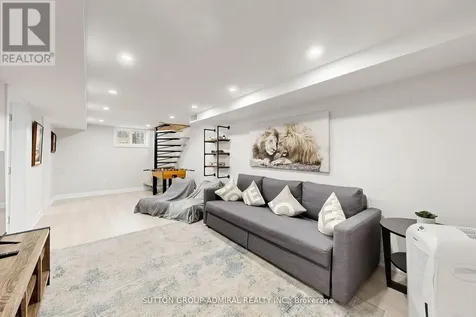 28 Timcourt Drive Tiny ON L9M 0B9