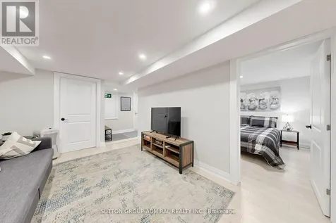 28 Timcourt Drive Tiny ON L9M 0B9