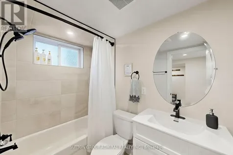 28 Timcourt Drive Tiny ON L9M 0B9