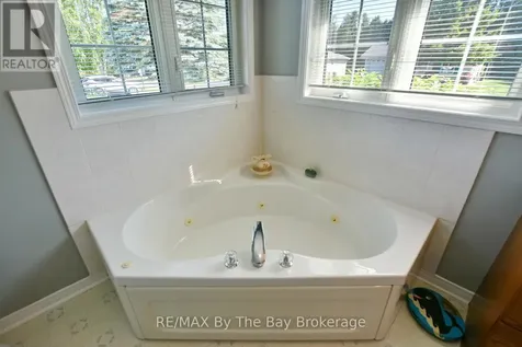 12 Indiana Avenue Wasaga Beach ON L9Z 3A8