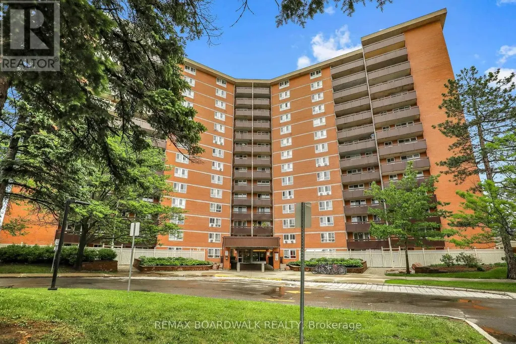 2020 Jasmine Crescent Ottawa ON K1J 8K5