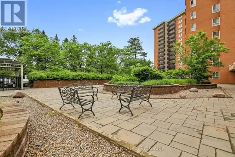 2020 Jasmine Crescent Ottawa ON K1J 8K5