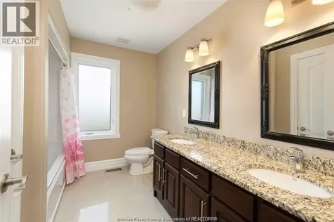 1078 Charlotte Crescent Lakeshore ON N0R 1A0