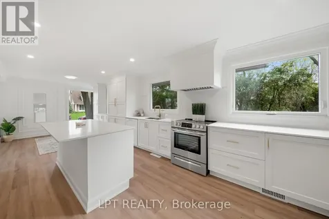 19 Moorcroft Road Ottawa ON K2G 0M6