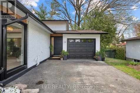 19 Moorcroft Road Ottawa ON K2G 0M6