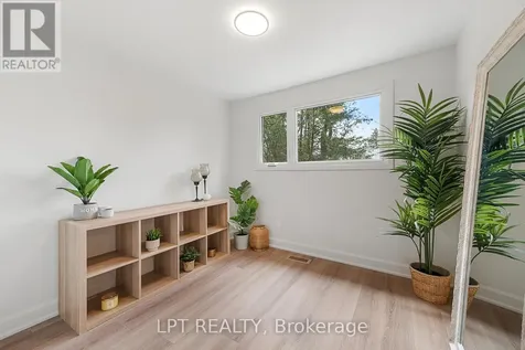 19 Moorcroft Road Ottawa ON K2G 0M6