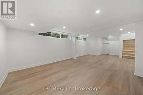 19 Moorcroft Road Ottawa ON K2G 0M6