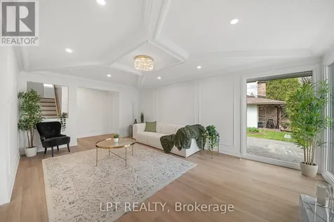 19 Moorcroft Road Ottawa ON K2G 0M6