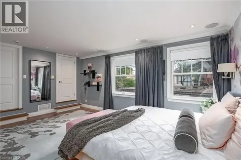 161 Dornie Road Oakville ON L6J 4N7