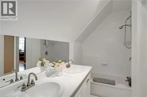 161 Dornie Road Oakville ON L6J 4N7