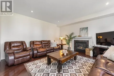 167 Chenoa Way Ottawa ON K2J 0W8