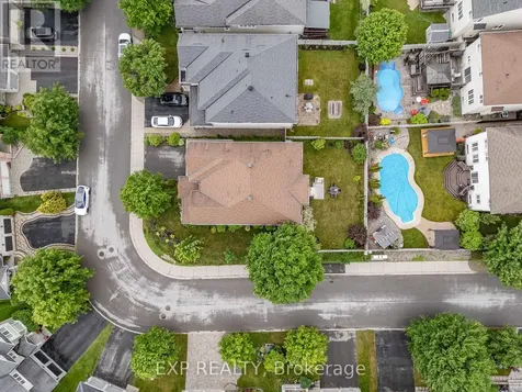 167 Chenoa Way Ottawa ON K2J 0W8