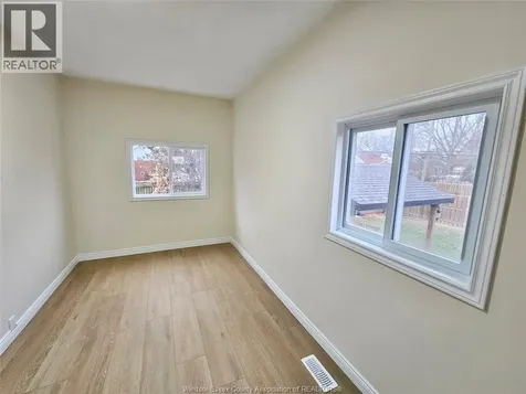 3216 Manchester Road Windsor ON N9C 1X9