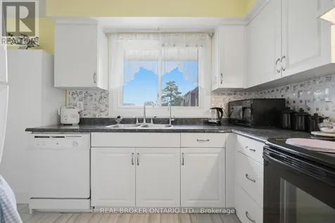 81 Permfield Path Toronto (etobicoke West Mall) ON M9C 4Y5