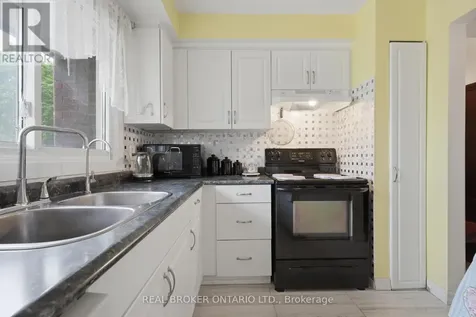 81 Permfield Path Toronto (etobicoke West Mall) ON M9C 4Y5