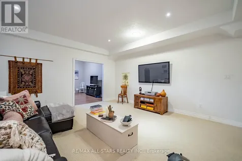 8 Forestgreen Drive Uxbridge ON L9P 0B8