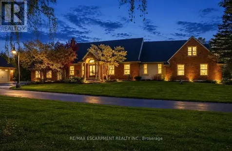 1670 Medad Springs Court Burlington ON L8P 0B7