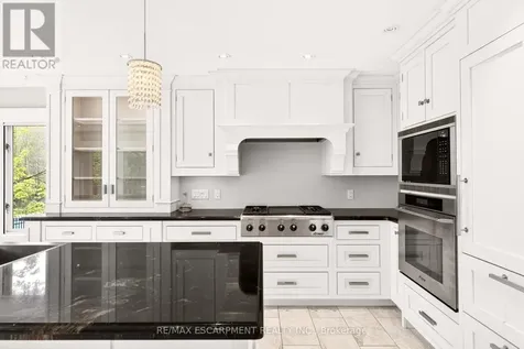 1670 Medad Springs Court Burlington ON L8P 0B7