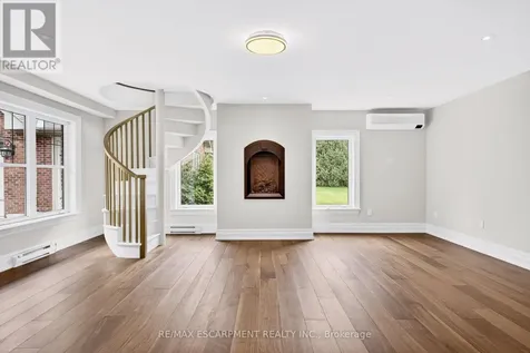 1670 Medad Springs Court Burlington ON L8P 0B7