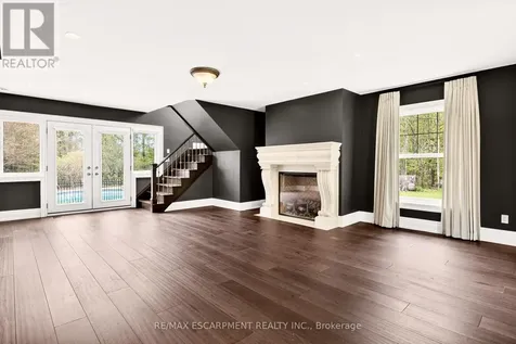 1670 Medad Springs Court Burlington ON L8P 0B7