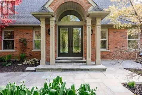 1670 Medad Springs Court Burlington ON L8P 0B7