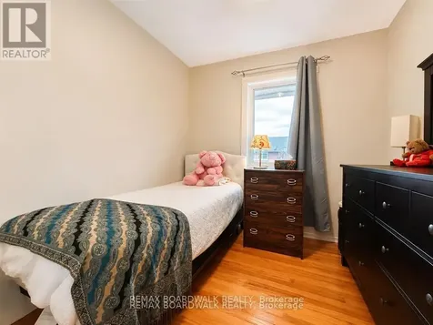 625 Clarke Avenue Ottawa ON K1K 0Y6