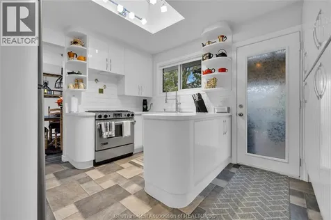 5 Phyllis Avenue Chatham ON N7M 3B8