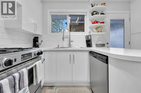 5 Phyllis Avenue Chatham ON N7M 3B8
