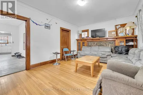 321 Rankin Avenue Windsor ON N9B 2R6