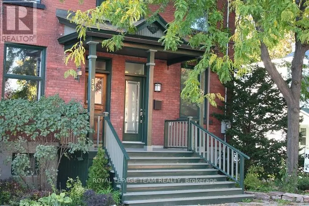 35 Ivy Crescent Ottawa ON K1M 1Y1
