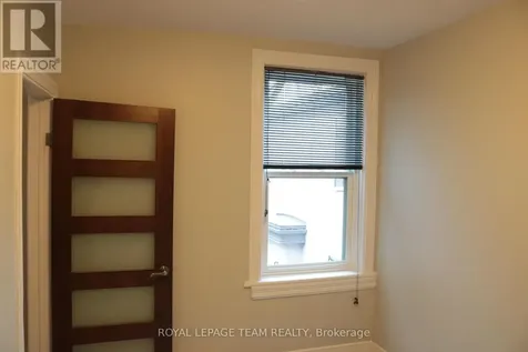 35 Ivy Crescent Ottawa ON K1M 1Y1