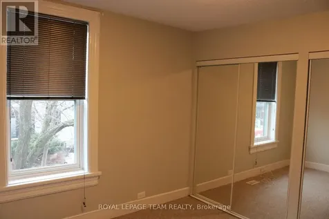35 Ivy Crescent Ottawa ON K1M 1Y1