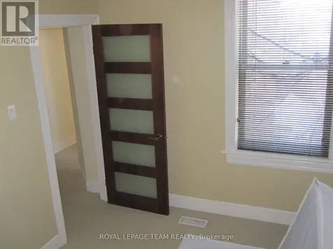 35 Ivy Crescent Ottawa ON K1M 1Y1