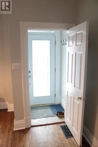 35 Ivy Crescent Ottawa ON K1M 1Y1