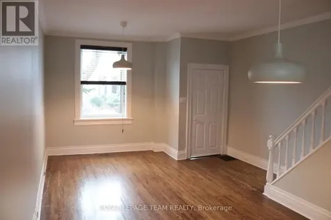 35 Ivy Crescent Ottawa ON K1M 1Y1