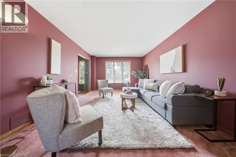 22 Colonial Crescent Brantford ON N3R 7M6