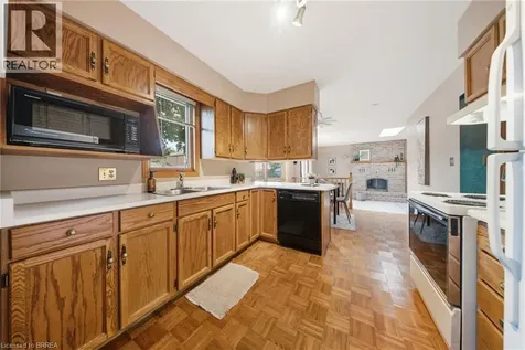 22 Colonial Crescent Brantford ON N3R 7M6