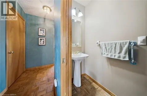 22 Colonial Crescent Brantford ON N3R 7M6