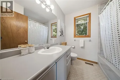 22 Colonial Crescent Brantford ON N3R 7M6