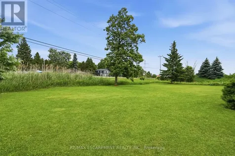 1408 Edgewood Road Hamilton ON L8N 2Z7