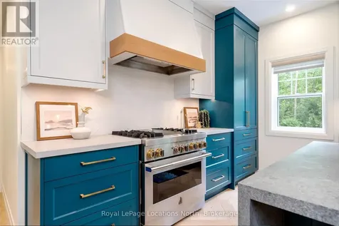 4 Woodview Drive Clearview ON L9Y 3Y9