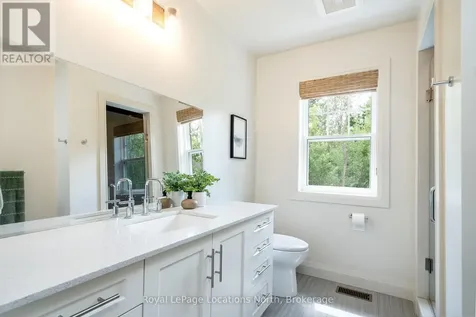 4 Woodview Drive Clearview ON L9Y 3Y9