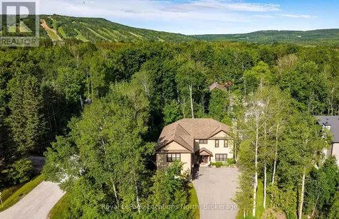 4 Woodview Drive Clearview ON L9Y 3Y9